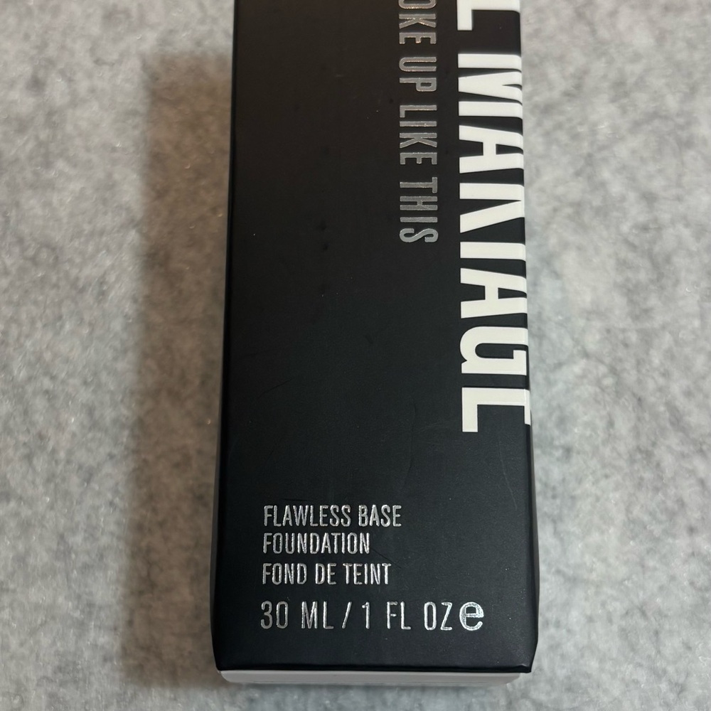 IL Makiage Woke Up Like This Foundation #120. NIB